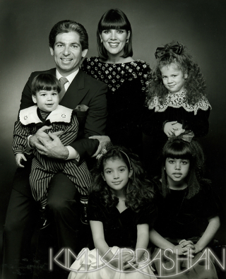 Illustration for article titled Vintage Kardashian Holiday Cards: Old Noses, Awkward Poses